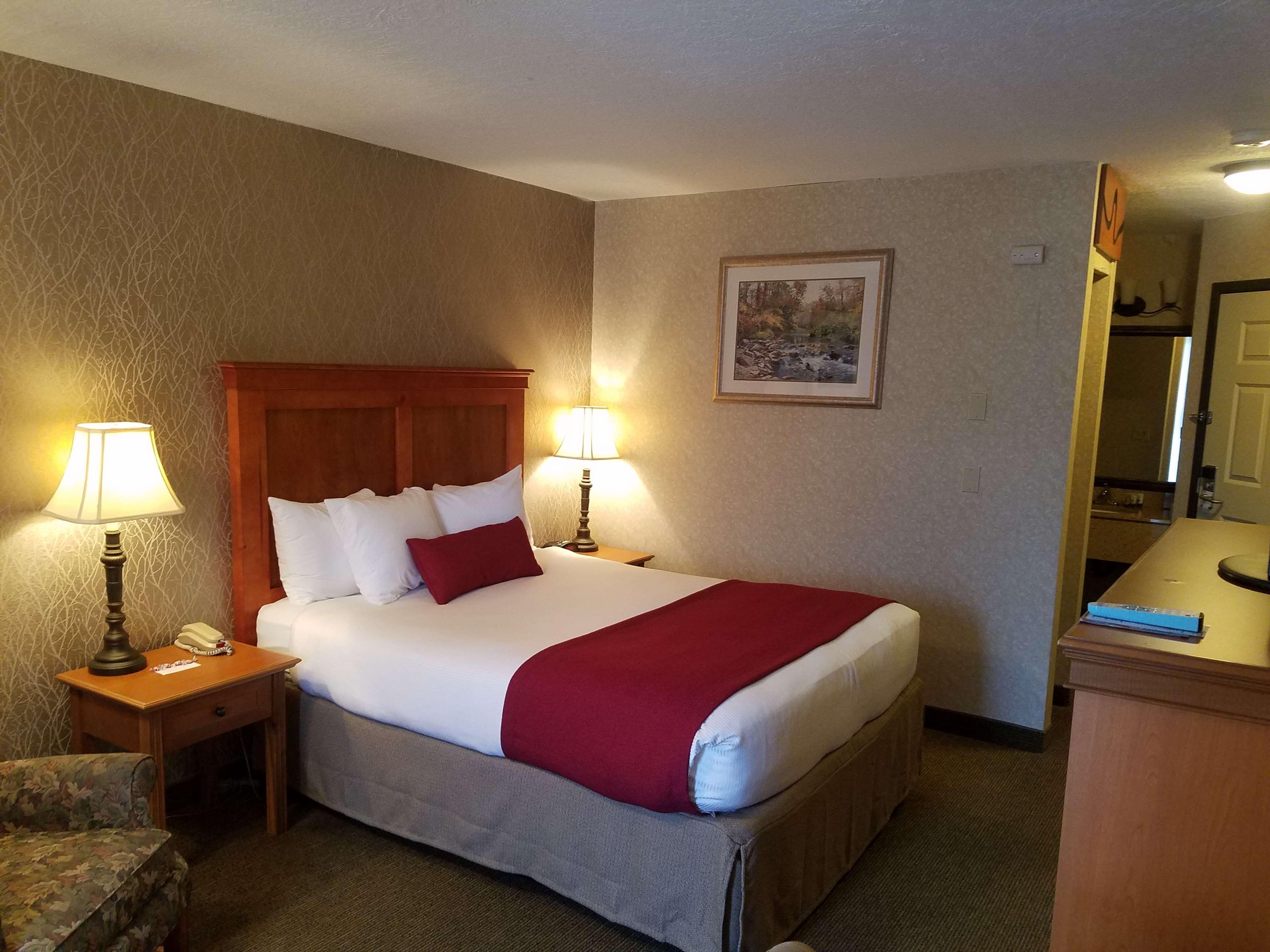 Best Western Plus Rivershore Hotel Oregon City Exterior photo