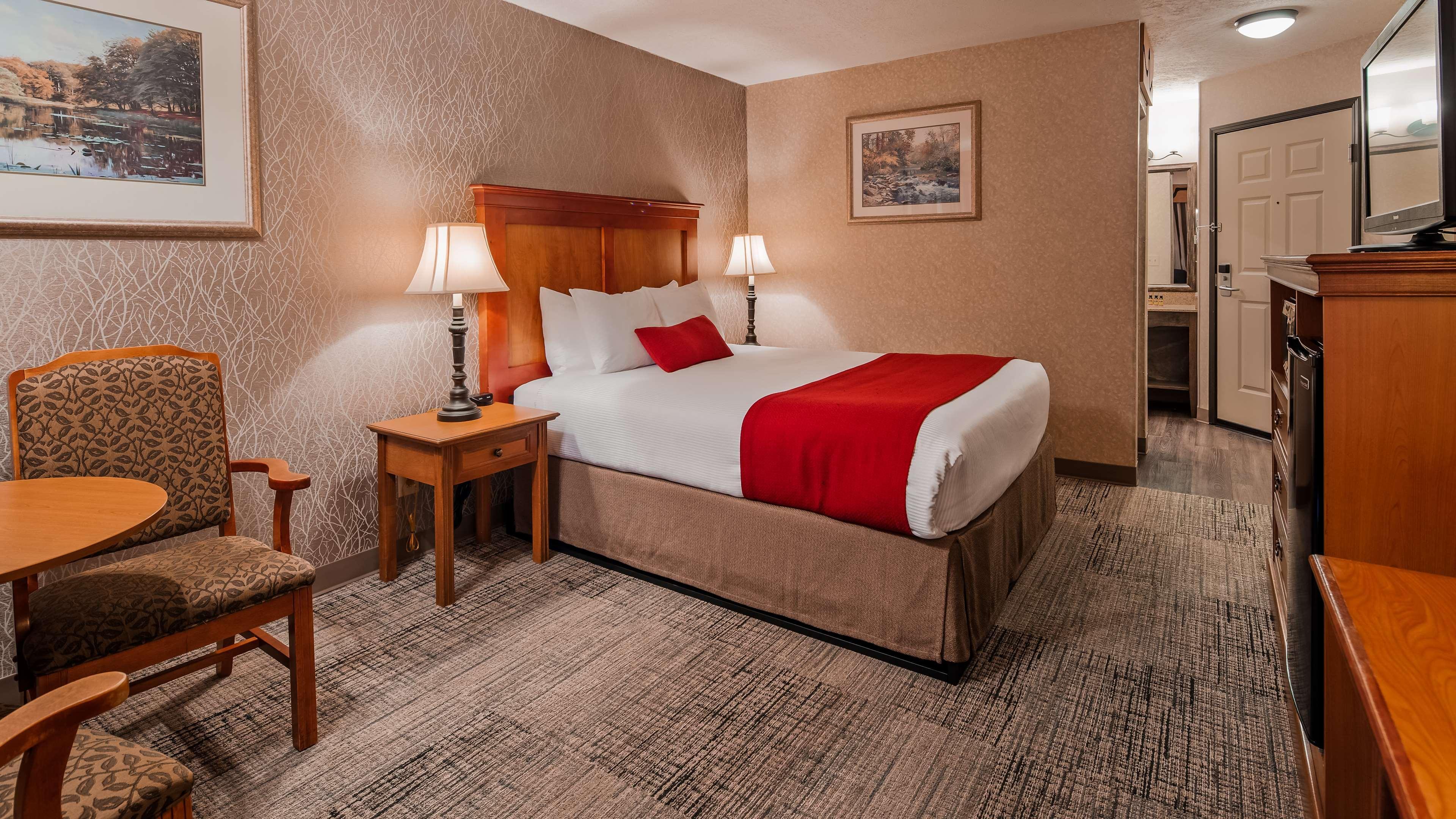 Best Western Plus Rivershore Hotel Oregon City Exterior photo