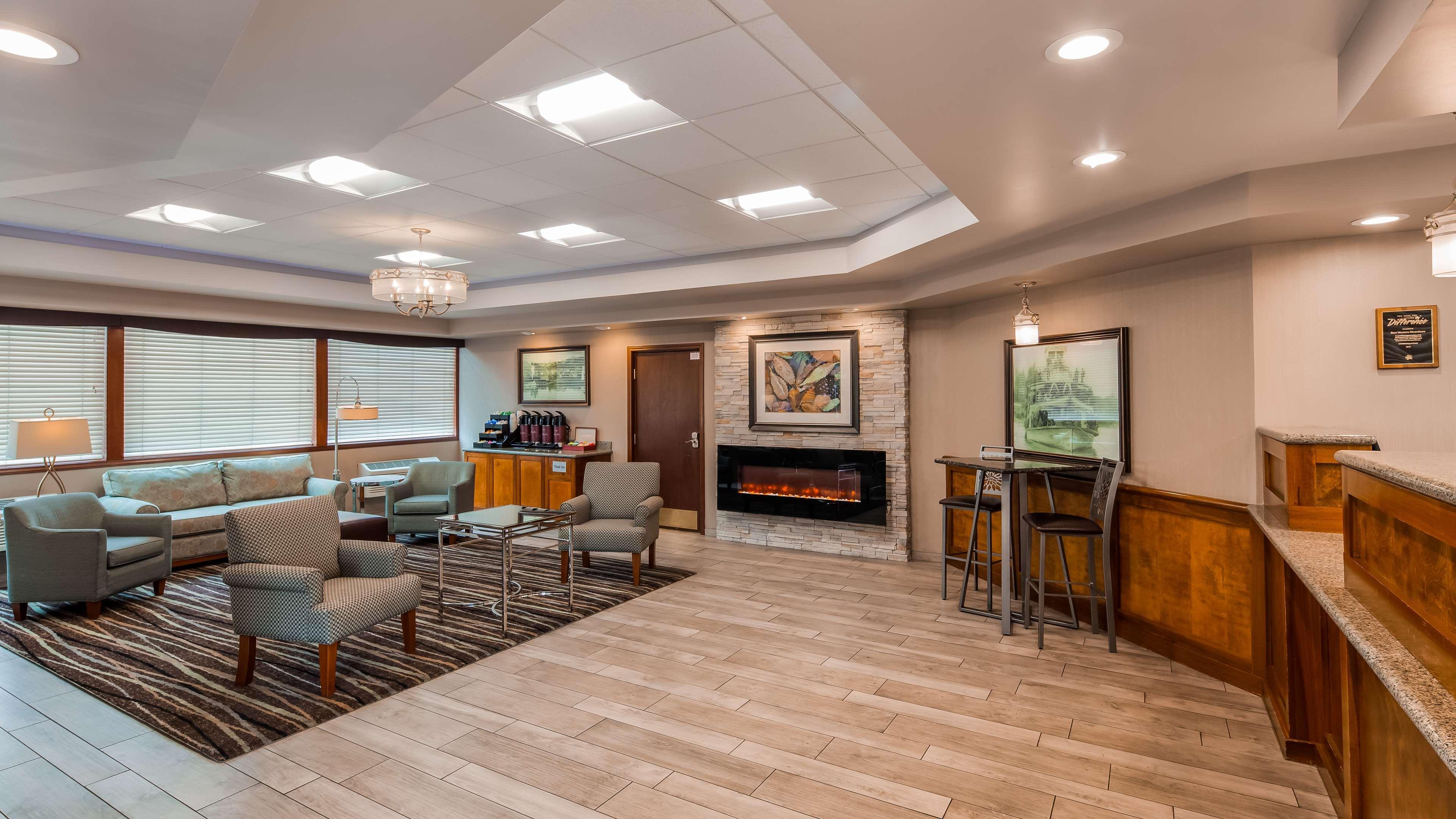 Best Western Plus Rivershore Hotel Oregon City Exterior photo