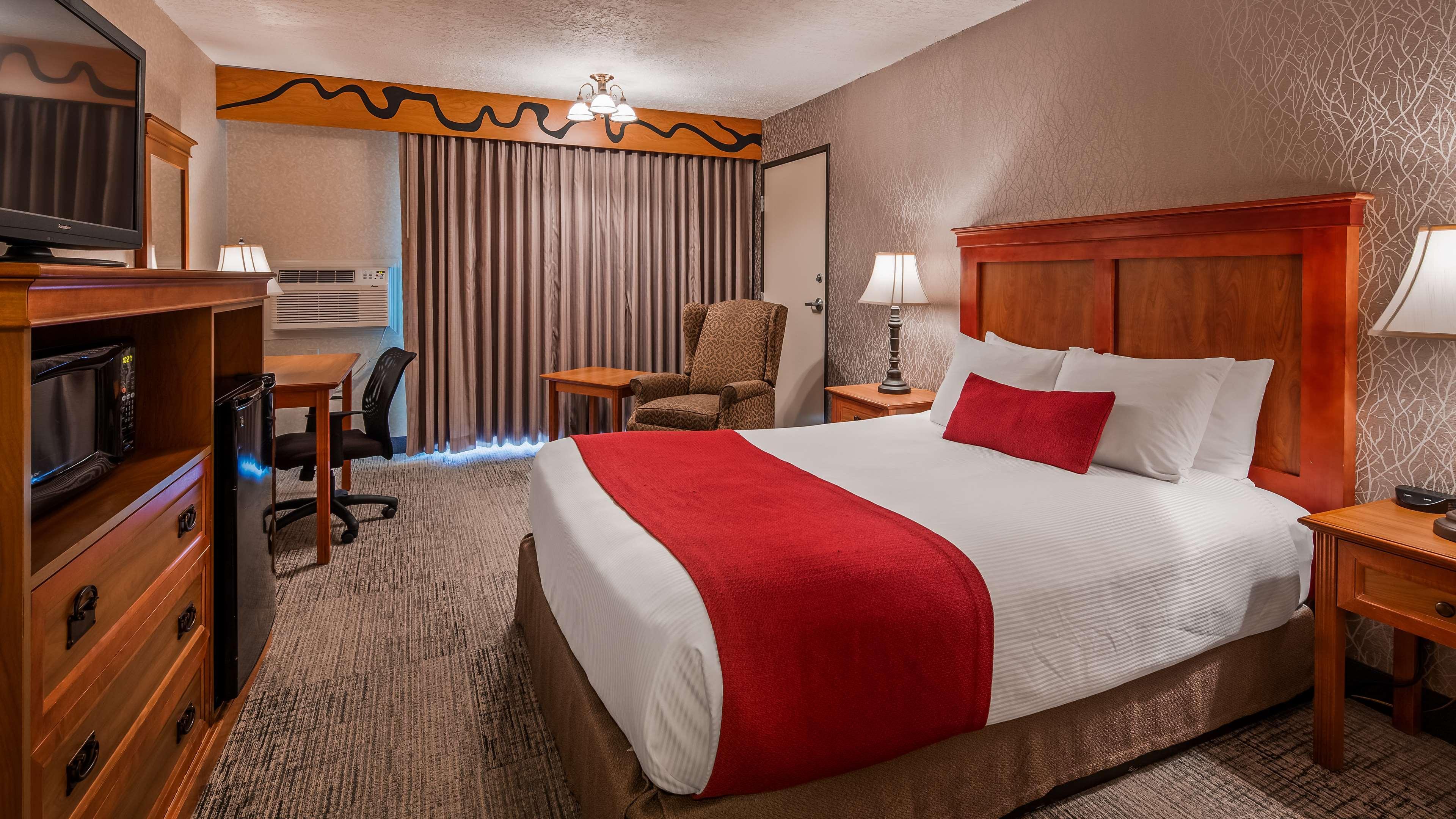 Best Western Plus Rivershore Hotel Oregon City Exterior photo