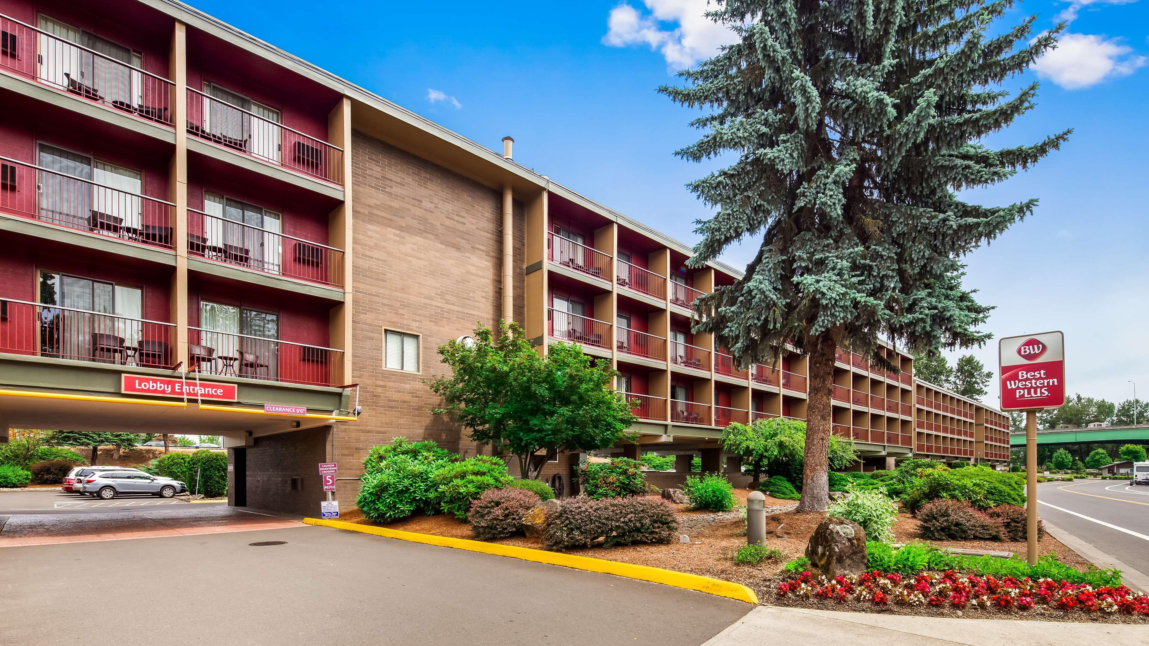 Best Western Plus Rivershore Hotel Oregon City Exterior photo
