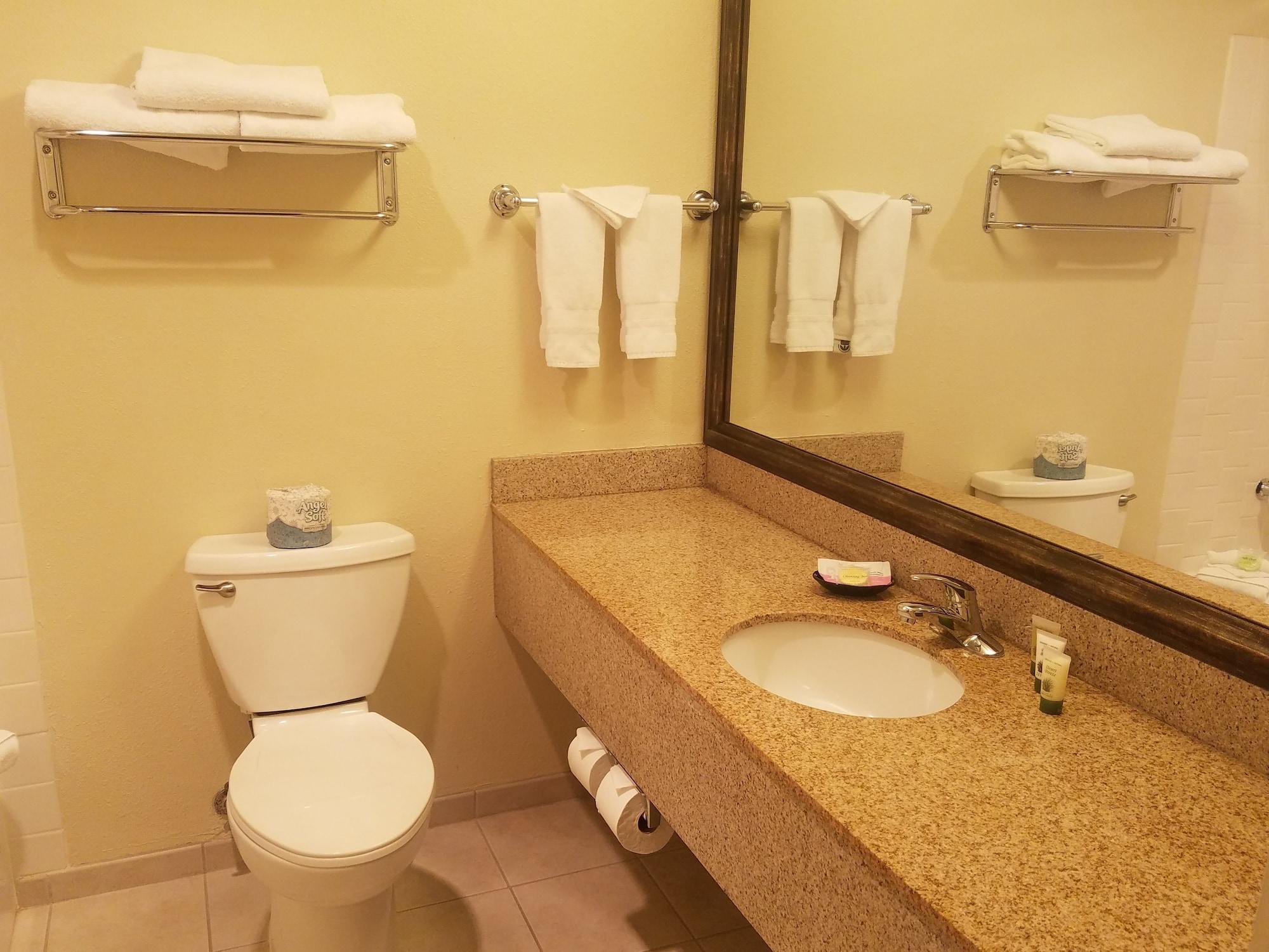 Best Western Plus Rivershore Hotel Oregon City Exterior photo