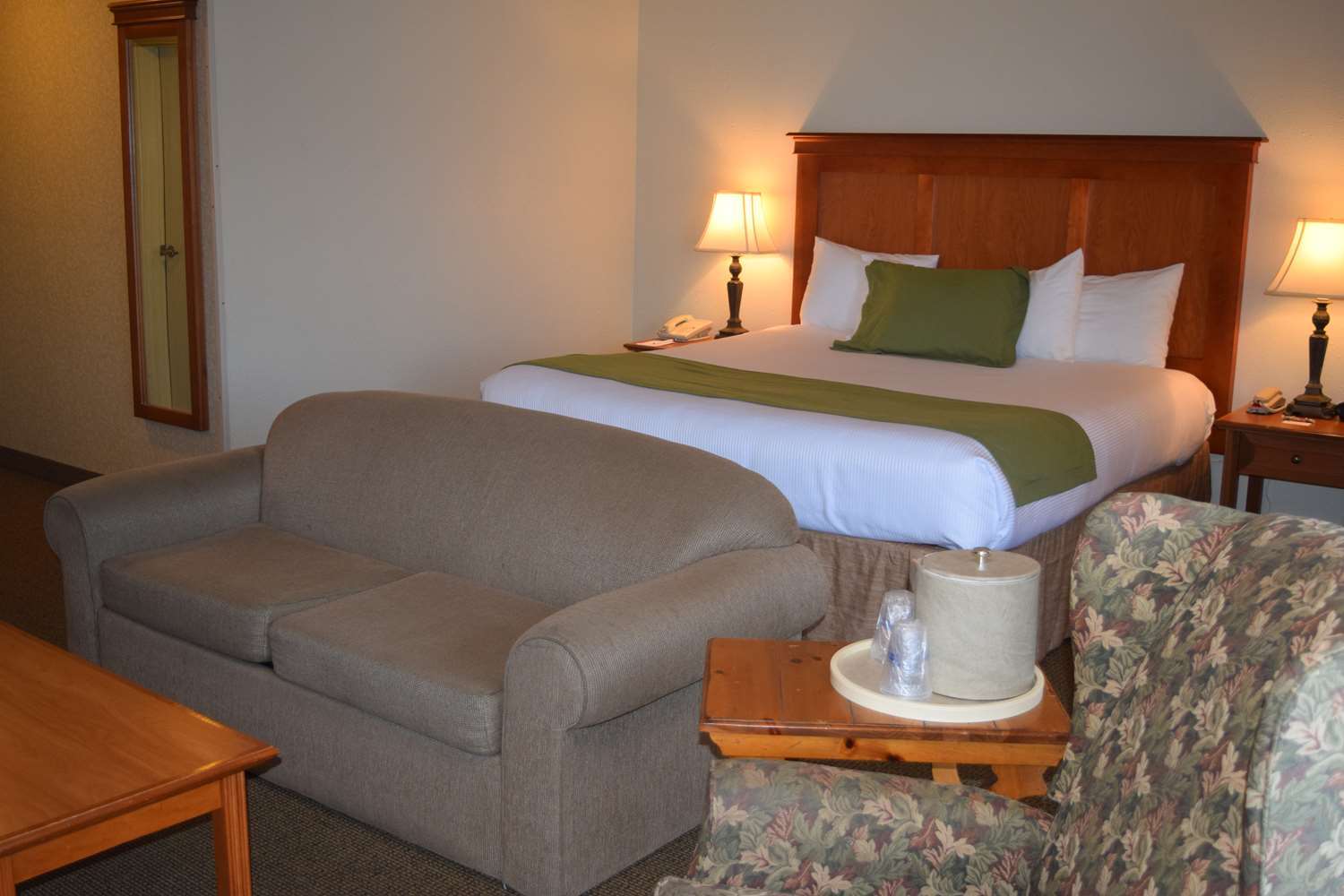 Best Western Plus Rivershore Hotel Oregon City Exterior photo