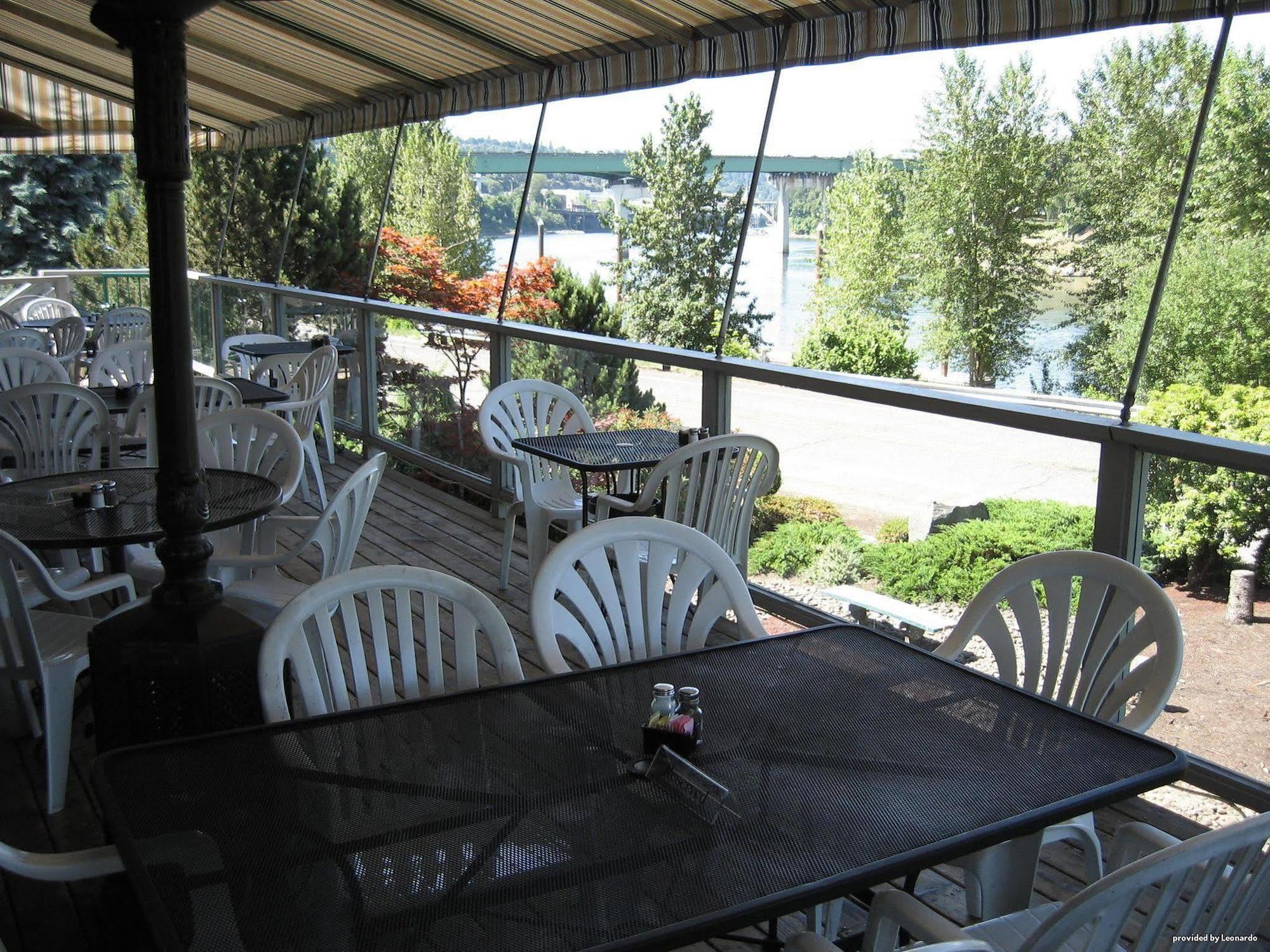 Best Western Plus Rivershore Hotel Oregon City Exterior photo