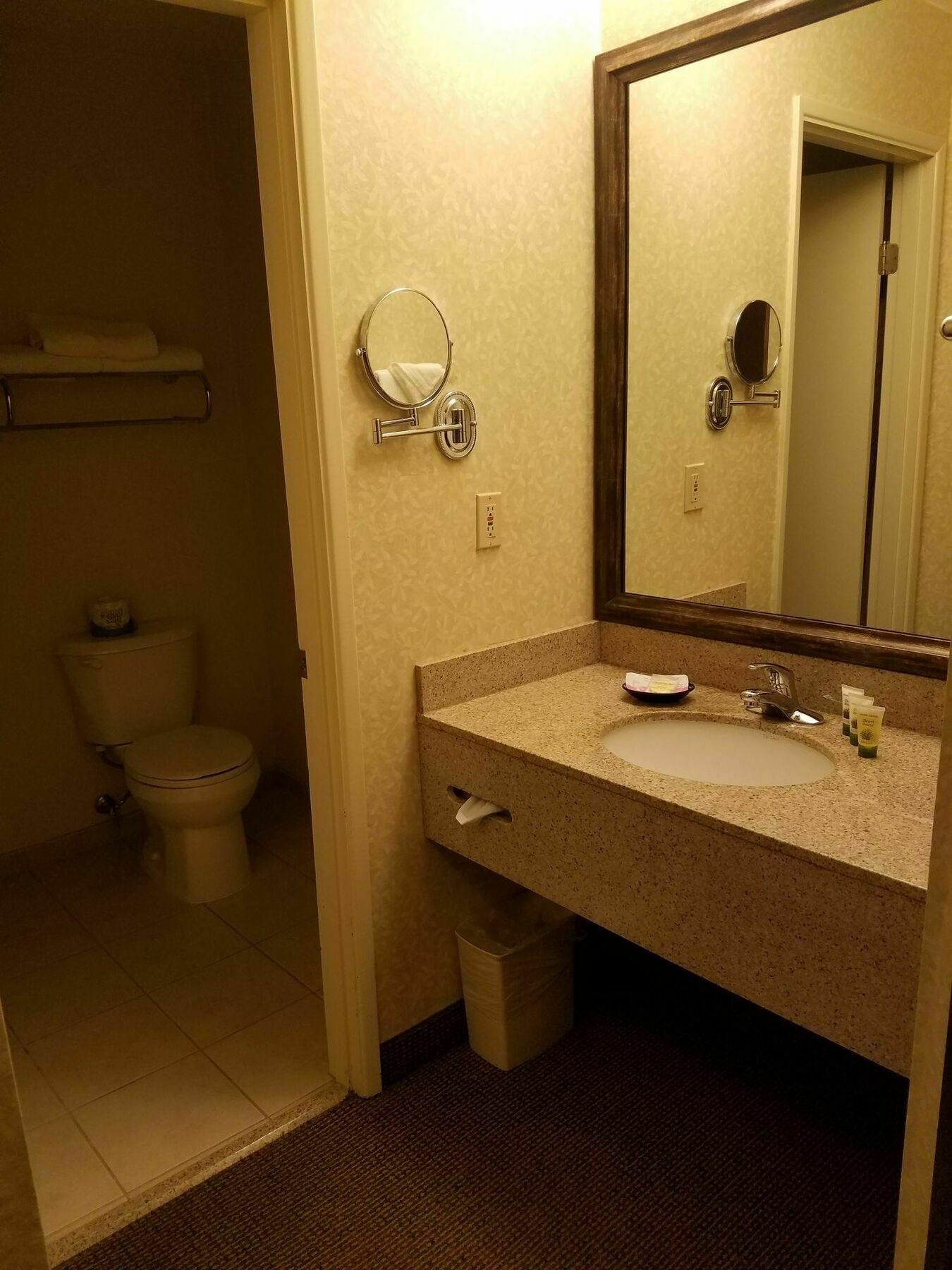 Best Western Plus Rivershore Hotel Oregon City Exterior photo